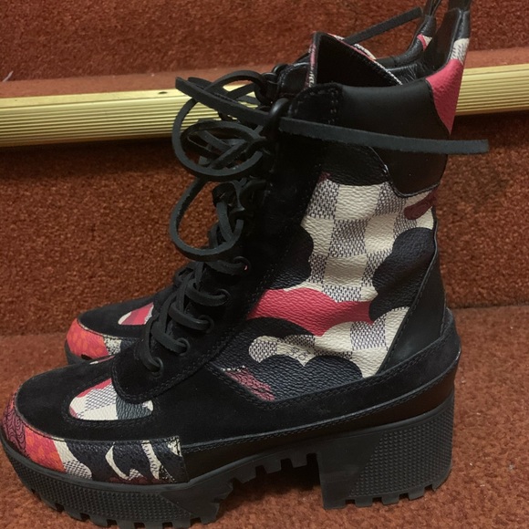 Boots - Picture 3 of 4